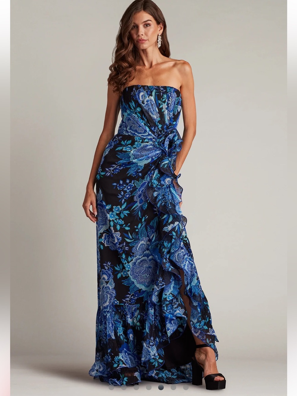 new Tadashi Shoji Morwenna Floral Print Ruffle Gown blue/black
CHW24386L-BKBFL - Picture 2 of 9